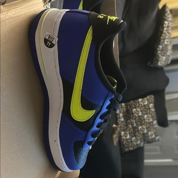 Nike Blue and Green Athletic Shoes with‎ Mesh Upper Nike | Shoes | Nike Blue And Black Athletic Shoes With Mesh  main image 3